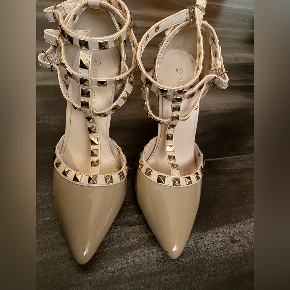 Luxury studded pointy toe heels